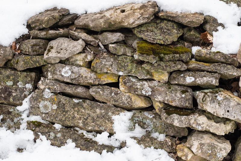 LIMESTONE WALL